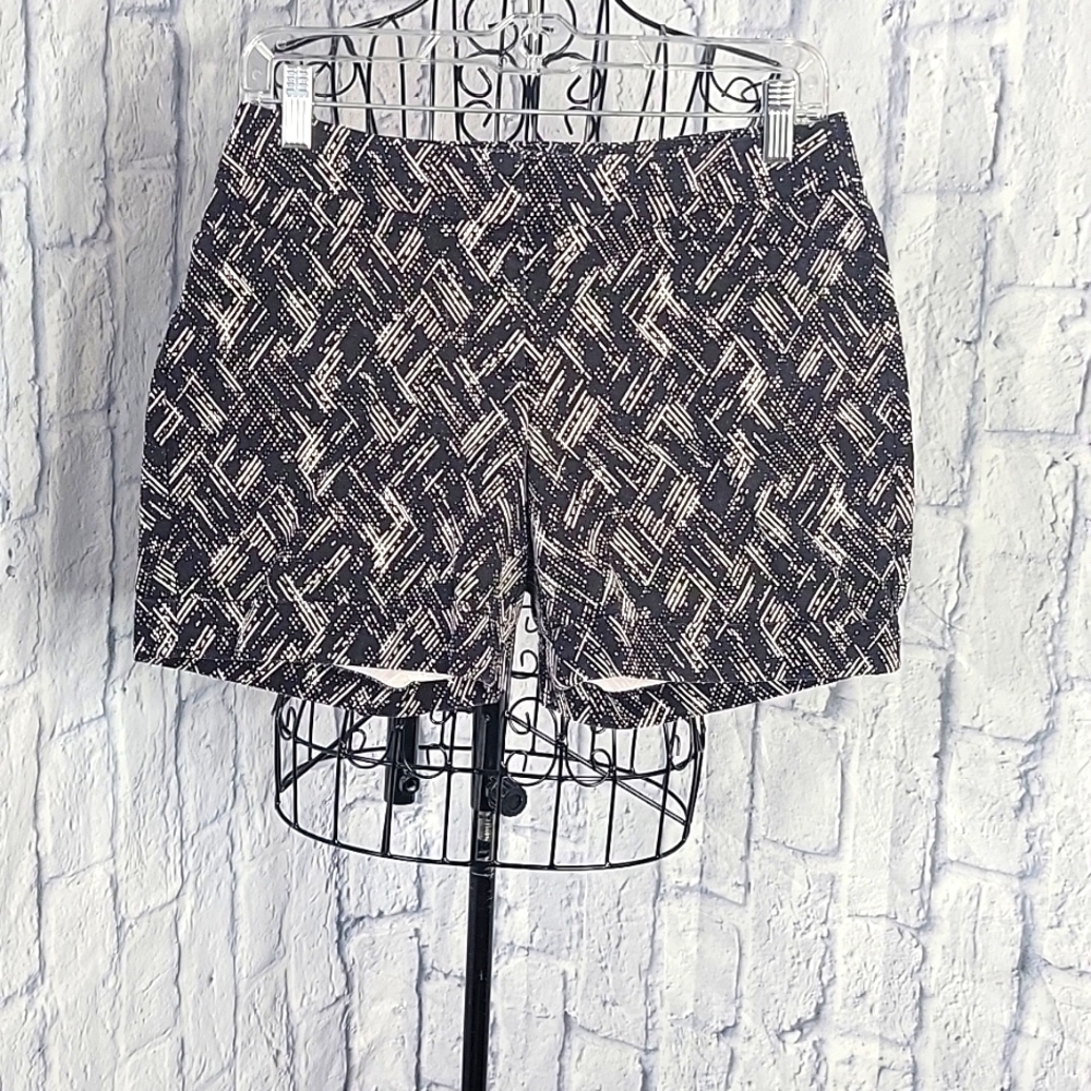 APT. 9 Black and White Shorts Size 6‎